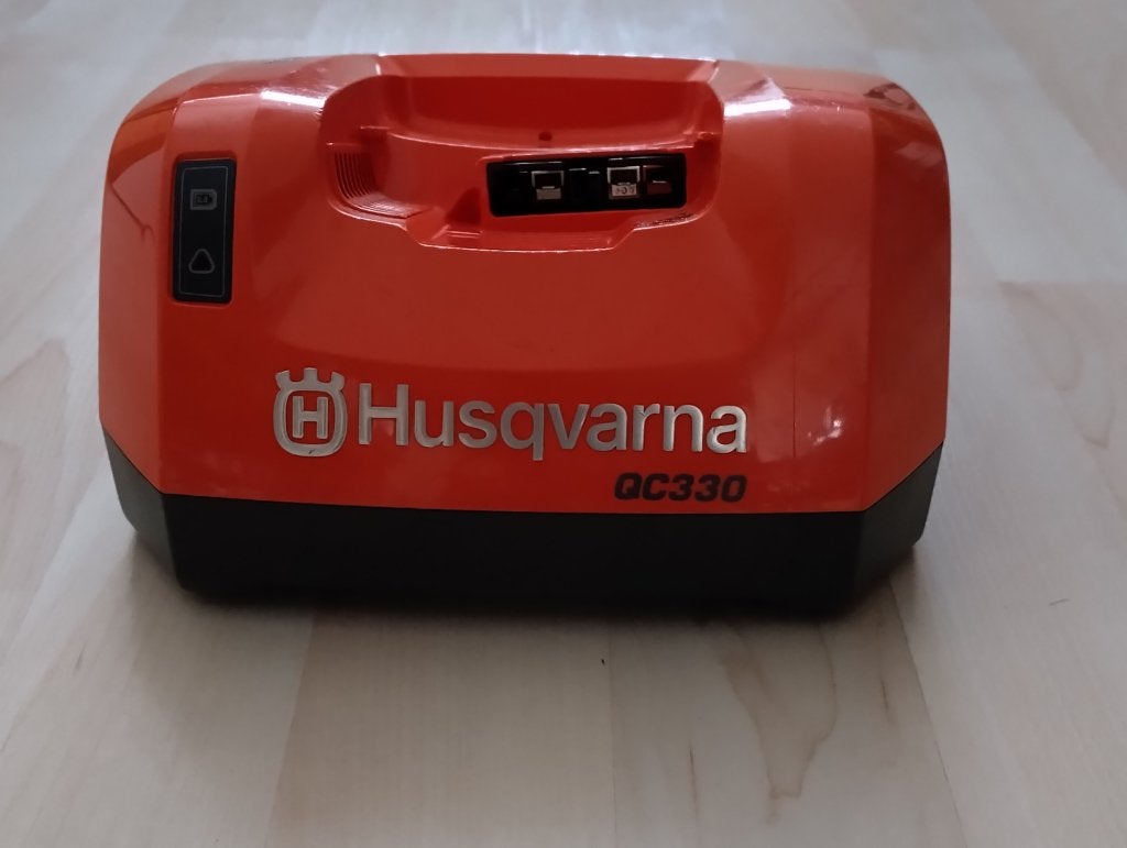 Husqvarna lader QC330 / QC500 / 40-C80 reparatie, Gebruikt, Accu, Ophalen of Verzenden, Minder dan 10 cm