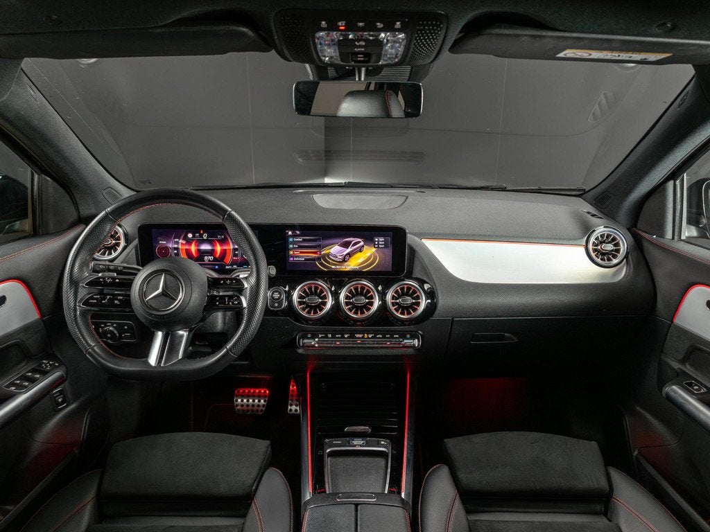 Mercedes-Benz GLA 180 AMG Line Panorama dak | Trekhaak, Auto's, Mercedes-Benz, Gebruikt, 4 cilinders, Zwart, Origineel Nederlands