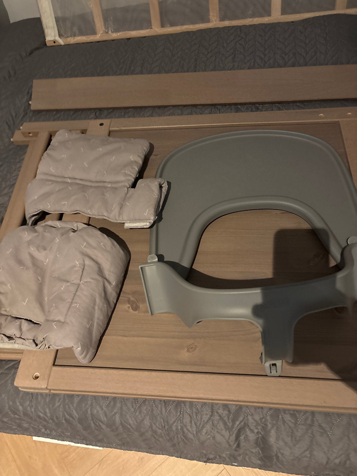 Stokke Tripp Trapp tafelblad en babybeugel inclusief kussens, Ophalen, Gebruikt, Meegroeistoel, Afneembaar eetblad