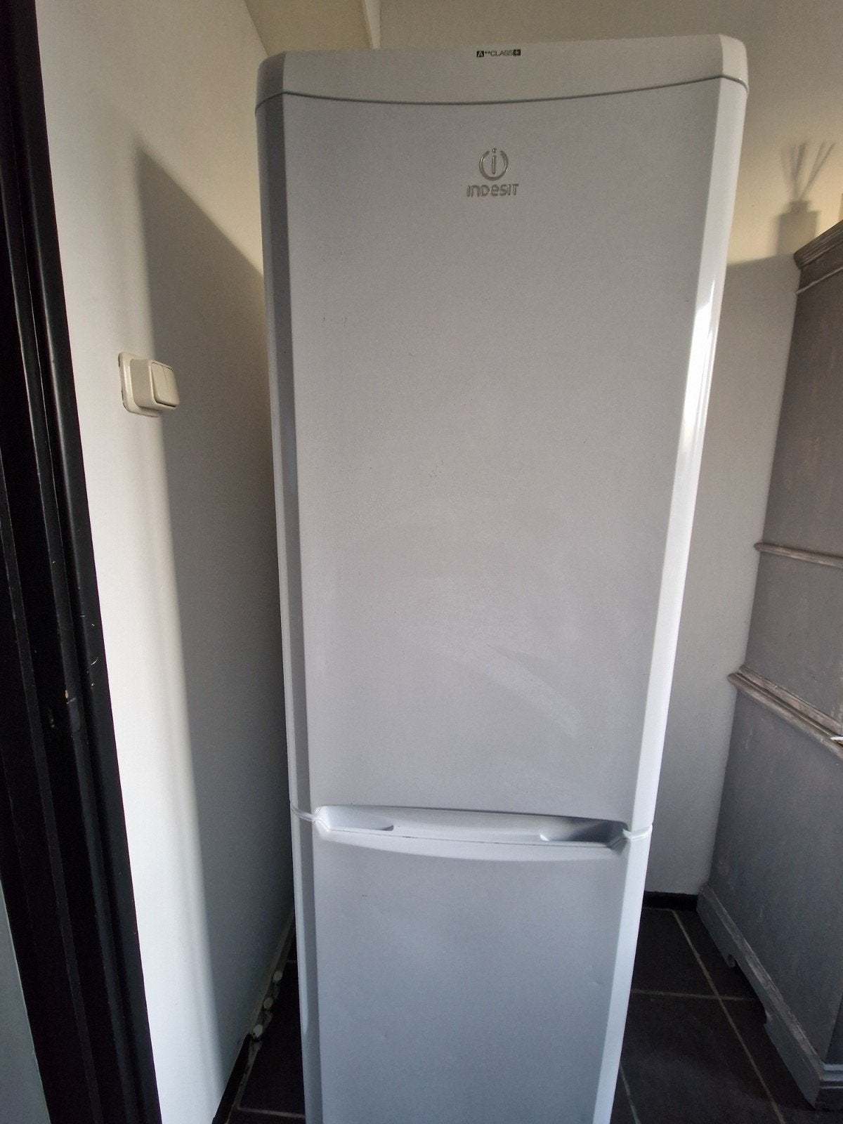 Foto 2 van Indesit Koel-vriescombinatie - Wit, Gebruikt