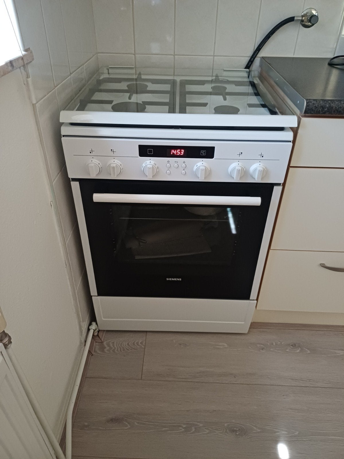 Vrijstaand fornuis Siemens inclusief oven, Witgoed en Apparatuur, Ophalen, 4 kookzones, Zo goed als nieuw, Gas
