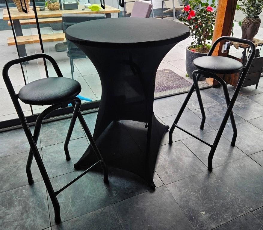 Horeca statafel  met 2 barkrukken  en  tafelrok, Huis en Inrichting, Tafels | Statafels, Ophalen, Zo goed als nieuw
