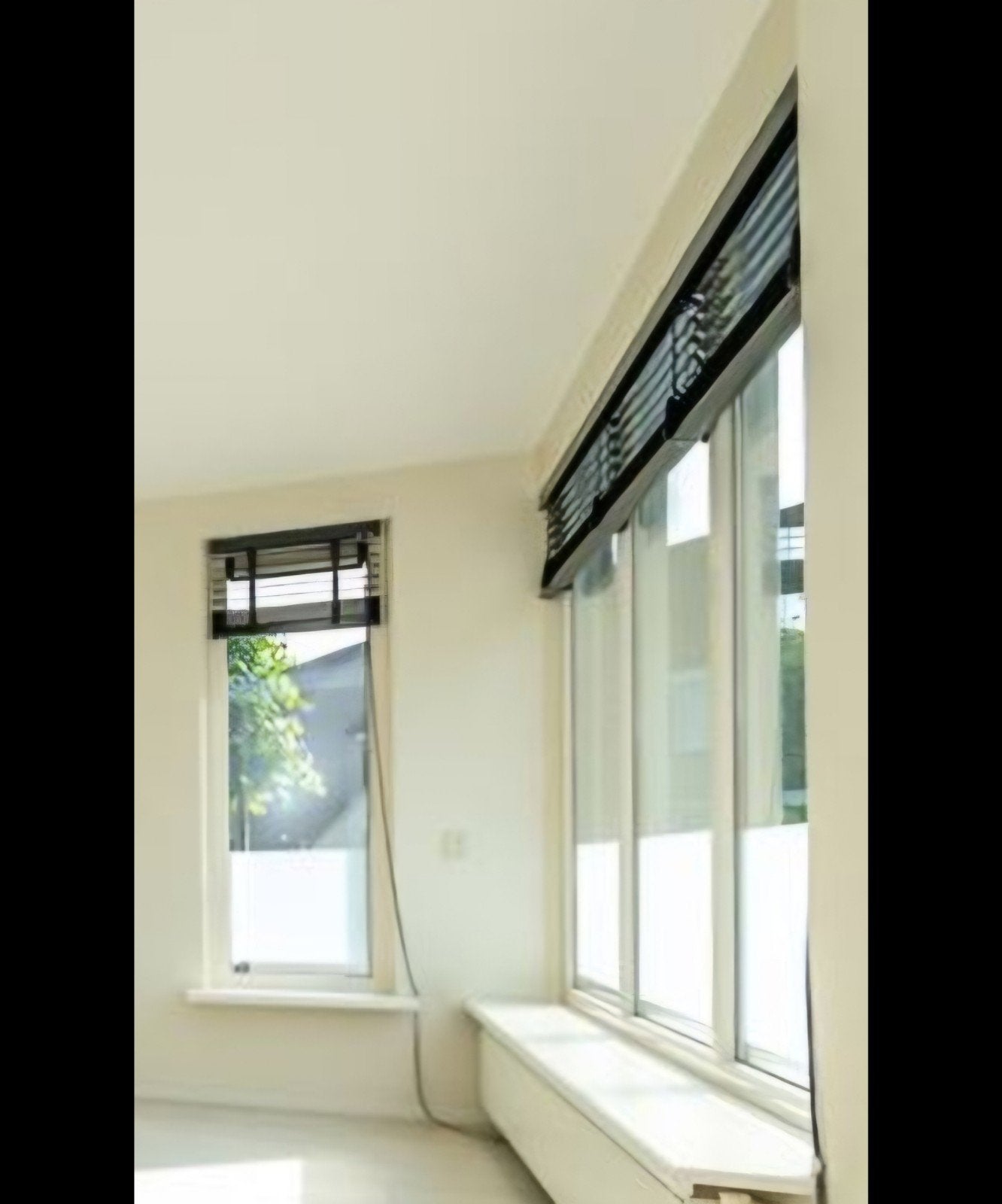 REHAU Kunststof Raamkozijn met Houtnerf smal verticaal raam, Ophalen, Radiator