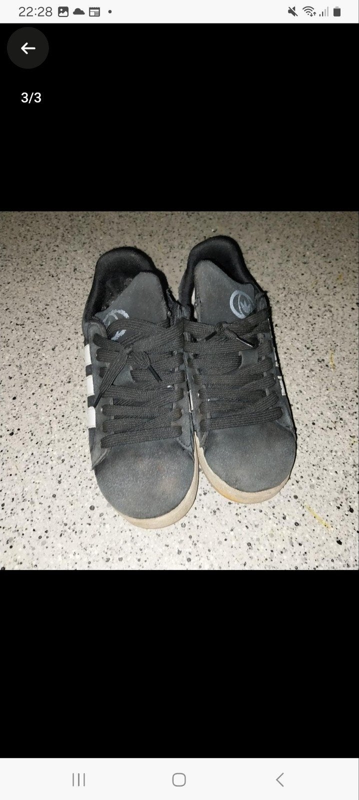 Adidas sneakers, Ophalen