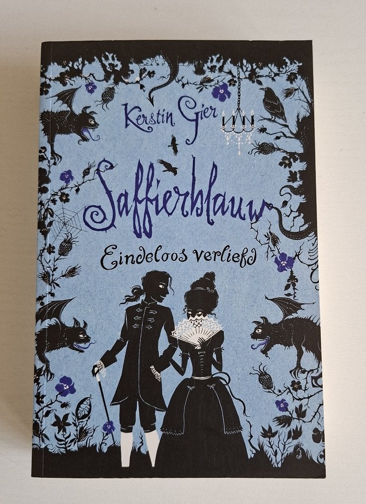Boek SAFFIERBLAUW, Eindeloos verliefd, Kerstin Gier, Ophalen of Verzenden, Zo goed als nieuw, Kerstin Gier, Fictie