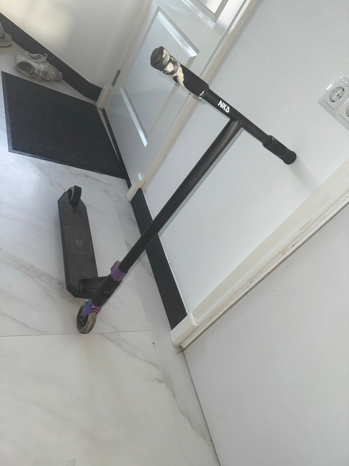 Stuntstep NKD met beschadigd achterwiel en deck, Fietsen en Brommers, Steps, Ophalen, Gebruikt, Overige typen