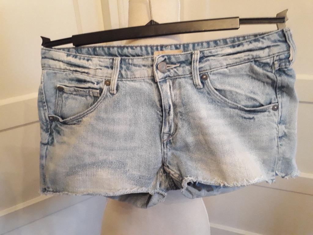 Leuke korte jeans van H&M        maat 38, H&M, Zo goed als nieuw, W30 - W32 (confectie 38/40), Verzenden
