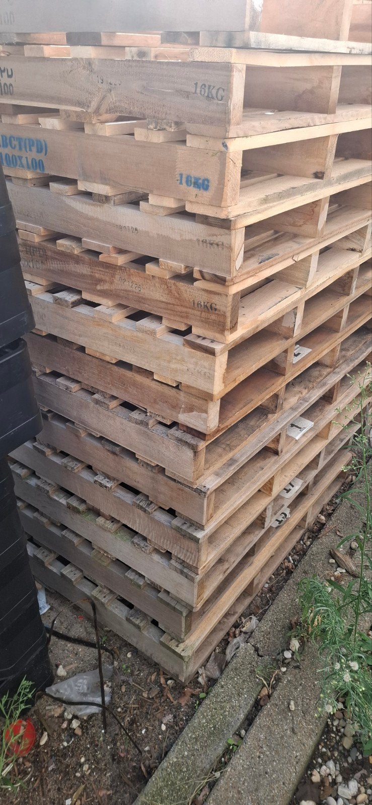 AZOBE PALLETS/Hardhouten pallets /schutting pallets/vlonderp, Doe-het-zelf en Verbouw, Ophalen of Verzenden, 50 mm of meer, Pallet