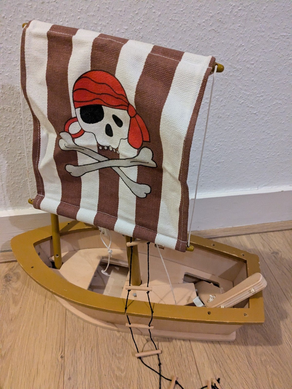 Houten Piratenschip Speelgoedboot met Zeil, Ophalen of Verzenden, Gebruikt