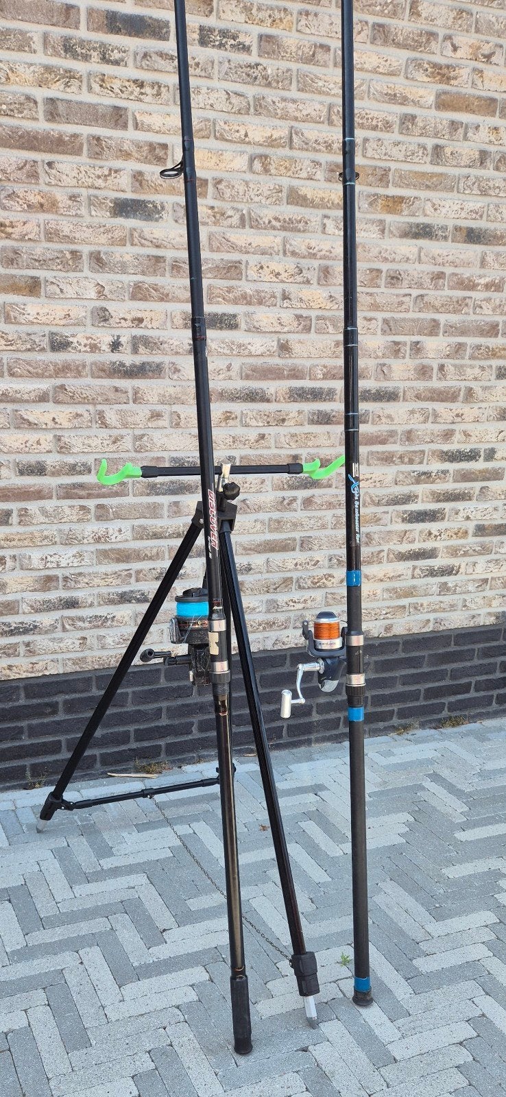 Strand hengels met molens en hengelsteun, Ophalen, Complete set