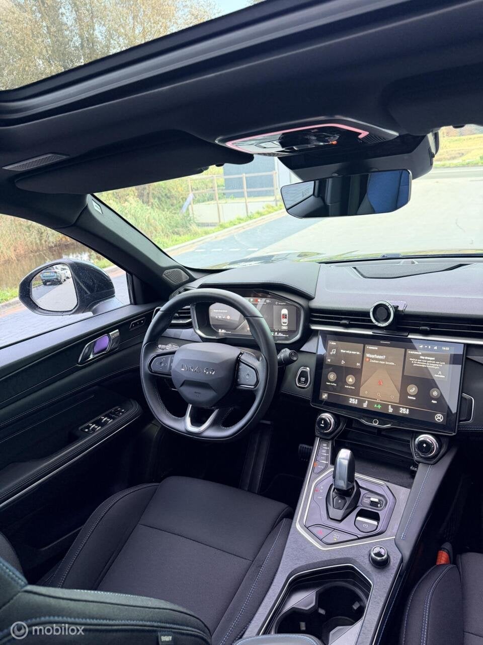 Lynk & Co 01 1.5 BLACK/DEALER/PANO/GARANTIE/360CMRA/BTW, Auto's, Dealer onderhouden, Alcantara, Zwart, Bedrijf