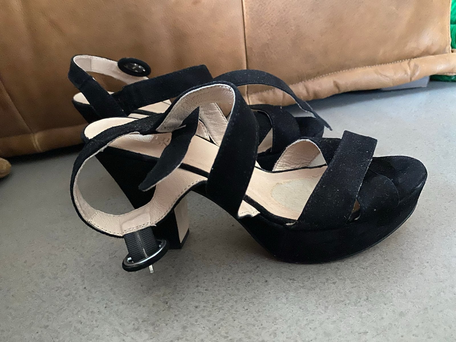 Zwarte suède hakken van Pier One, maat 38, Ophalen of Verzenden, Gedragen, Zwart, Pumps