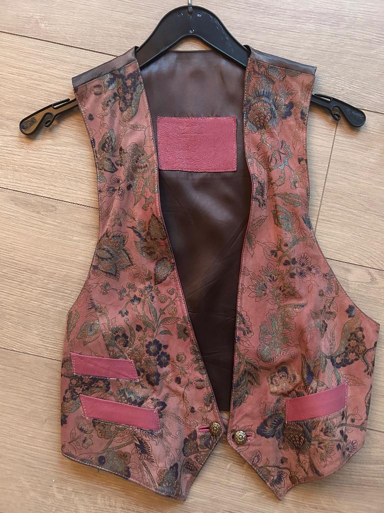 Gilet dames roze suède met goud, Kleding | Dames, Ophalen of Verzenden, Zo goed als nieuw, Roze, Maat 36 (S)