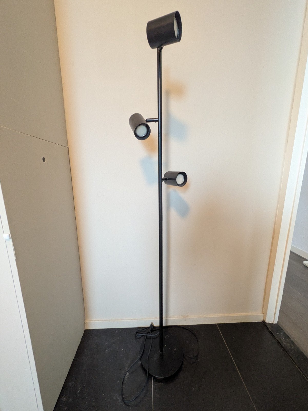 Ikea NYMÅNE Staande lamp met 3 spots met smart light, Huis en Inrichting, Ophalen, Zo goed als nieuw, 150 tot 200 cm