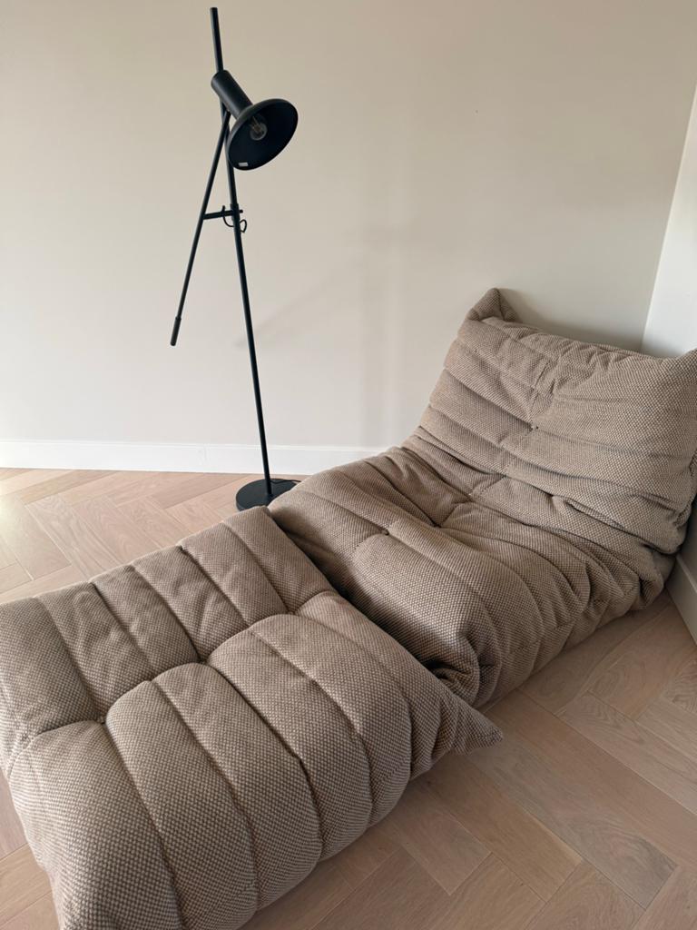 Ligne Roset Togo stoel met ottoman - beige, Gebruikt, Eenpersoons, 100 tot 125 cm, Ophalen of Verzenden
