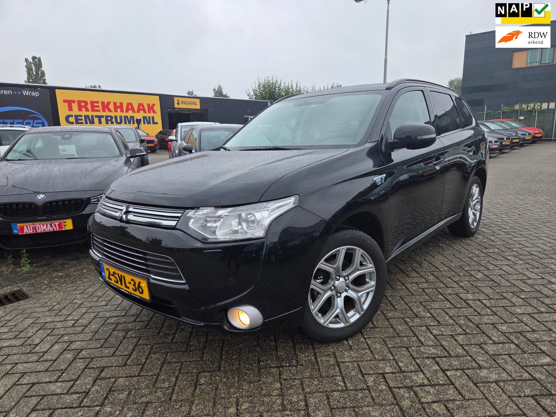 Mitsubishi Outlander 2.0 PHEV Instyle/PANO/CAMERA/LEDER/VOL, Auto's, 4 cilinders, Stoelverwarming, Zwart, Vierwielaandrijving