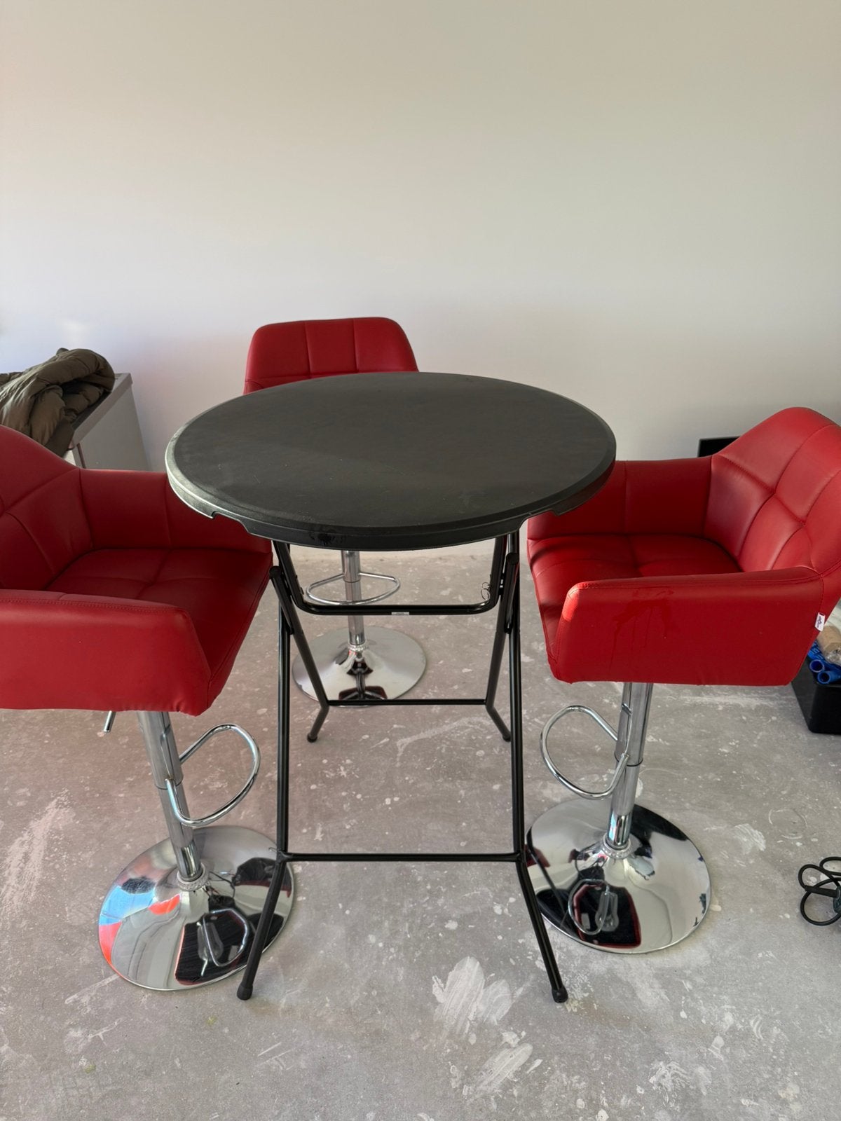 3 barkrukken met klaptafel, 2 krukken, Ophalen, Zo goed als nieuw, 60 tot 90 cm