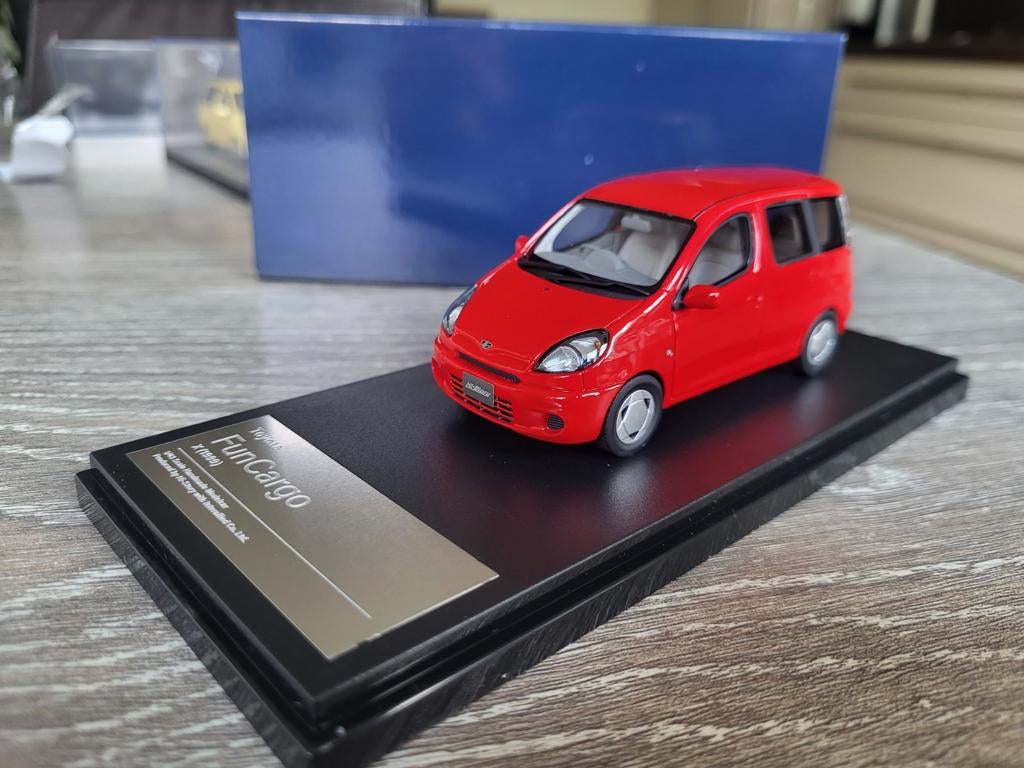 Toyota Yaris Verso schaal 1:43 History, Hobby en Vrije tijd, Modelauto's | 1:43, Ophalen of Verzenden, Zo goed als nieuw, Auto