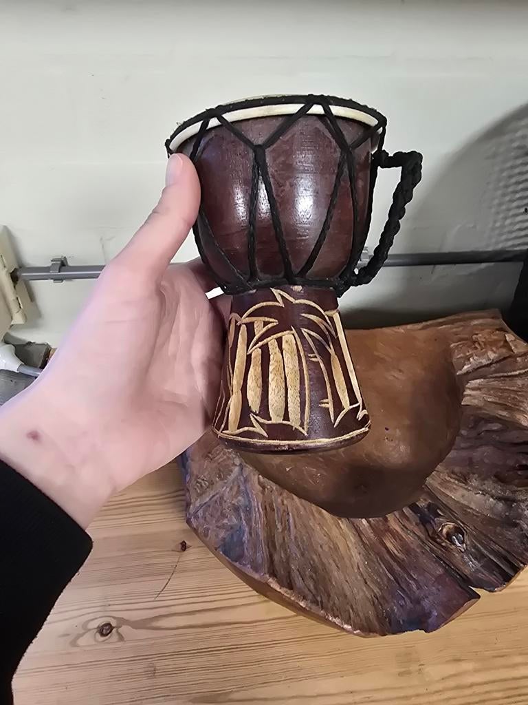 Leuke handgesneden mini djembe, Muziek en Instrumenten, Percussie, Ophalen of Verzenden