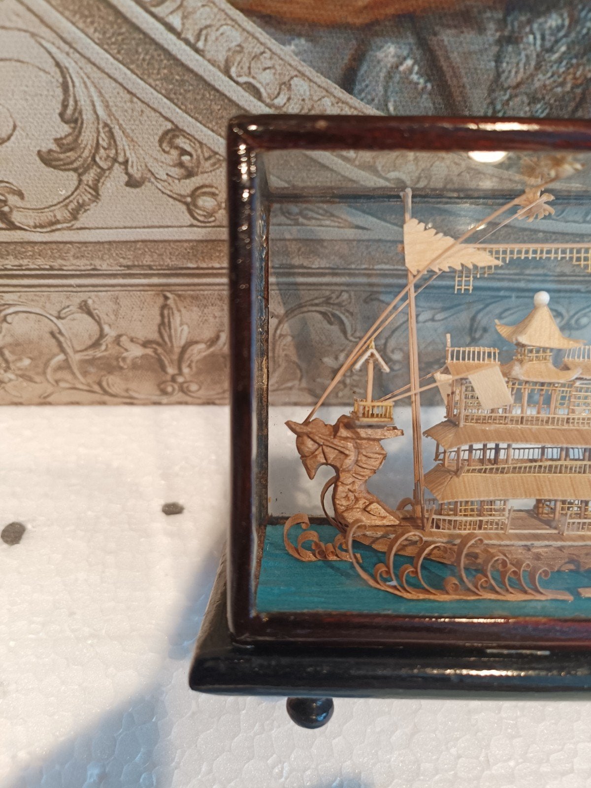 Antiek Chinees drakenboot houten diorama in glazen vitrine, Ophalen of Verzenden