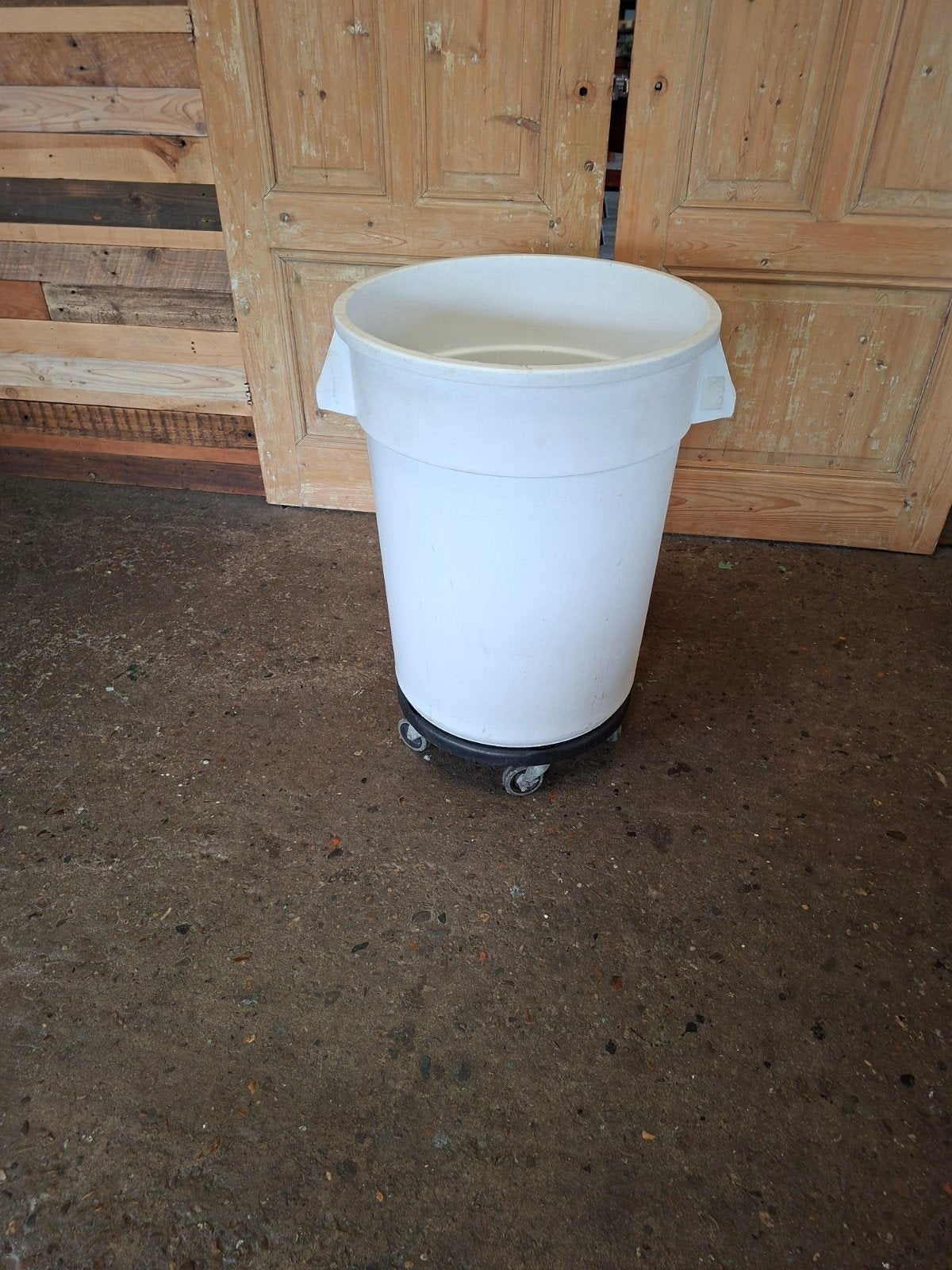 Rubbermaid Brute rijdende afvalcontainer 120 liter, Huis en Inrichting, Woonaccessoires | Prullenbakken, Ophalen