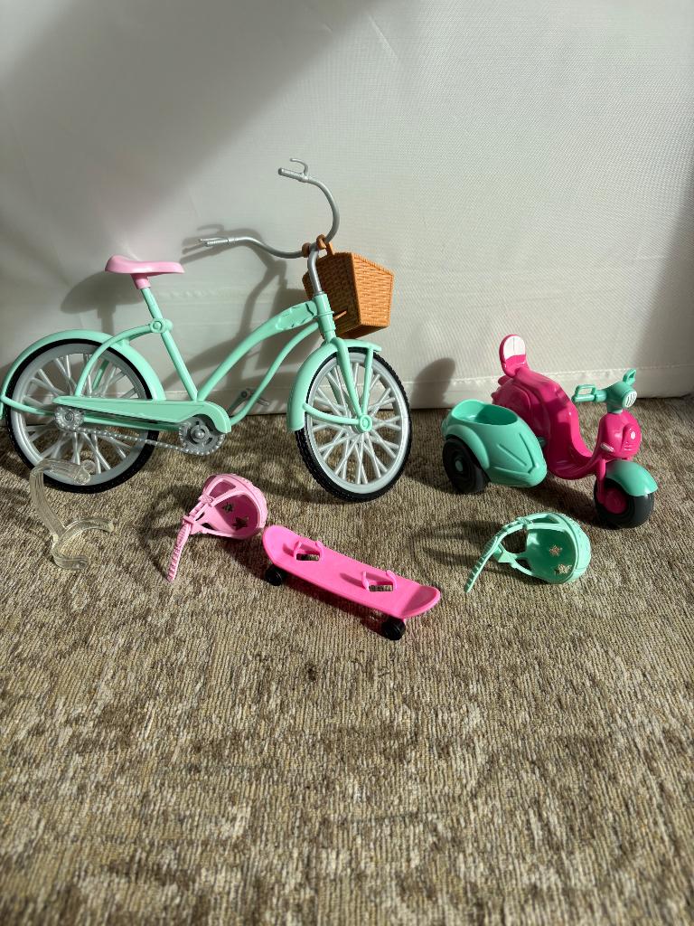 Barbie fiets en moto set, Kinderen en Baby's, Speelgoed | Poppen, Ophalen of Verzenden, Zo goed als nieuw, Barbie