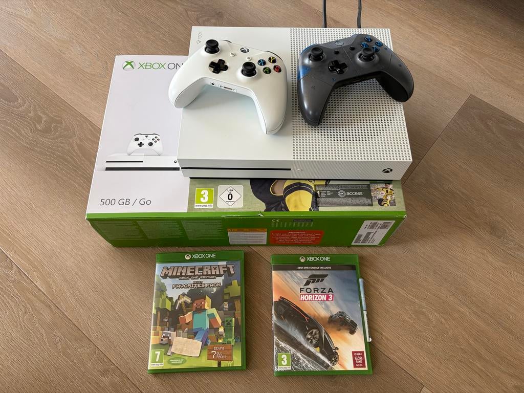 Xbox One S 500GB met 2 controllers en 3 games, Spelcomputers en Games, Games | Xbox One, Ophalen, Gebruikt, Racen en Vliegen, 2 spelers