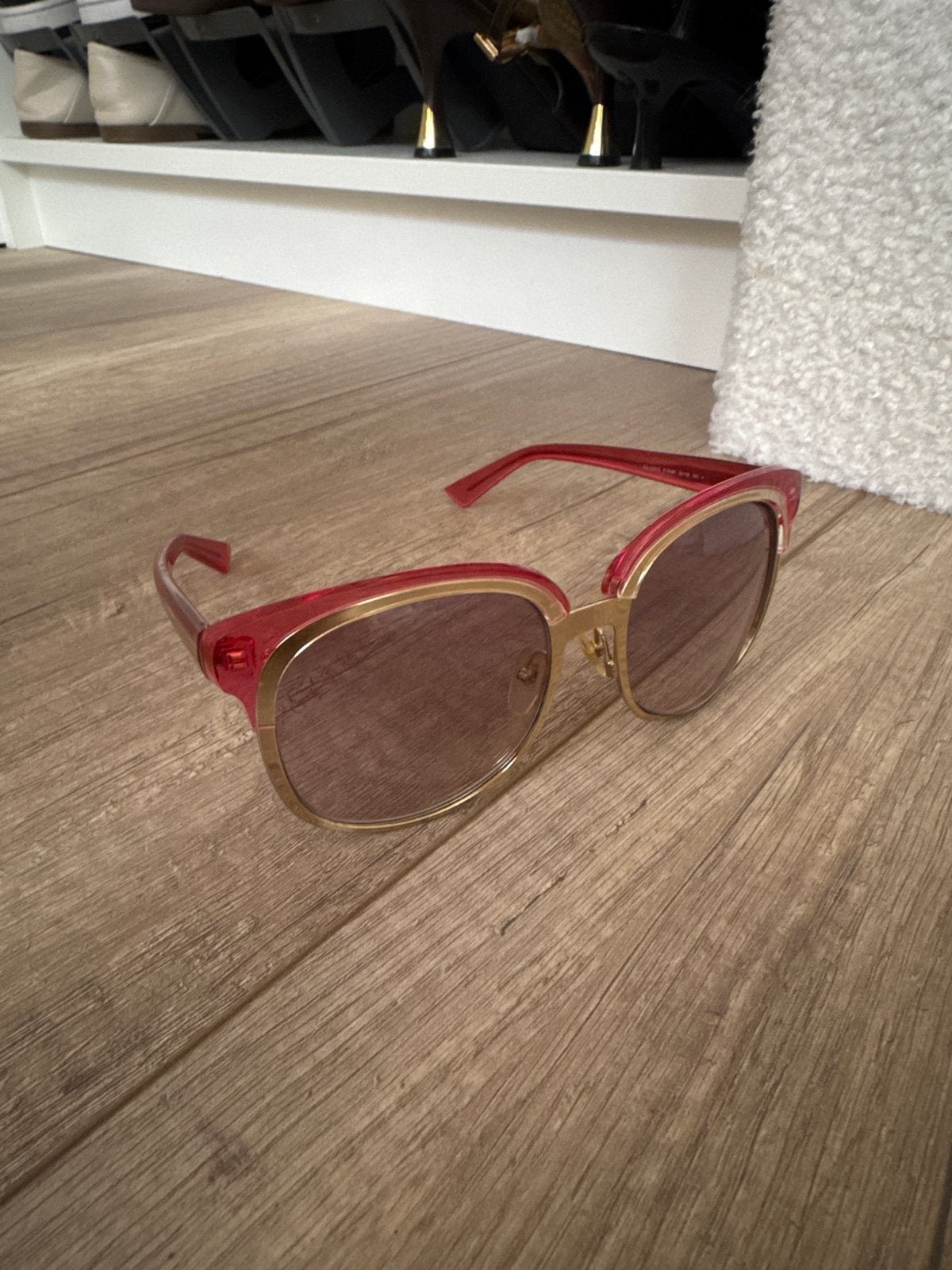 Originele Gucci Zonnebril - Rood/Goud, Overige merken, Zonnebril, Ophalen of Verzenden, Zo goed als nieuw