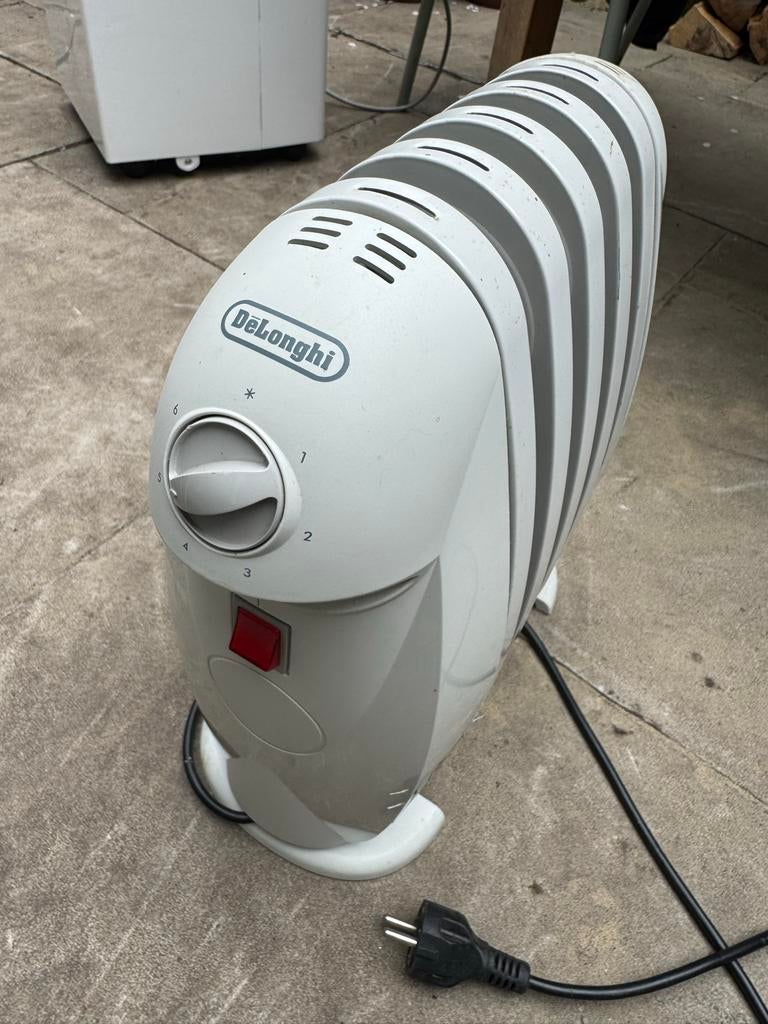 De'Longhi Oliegevulde Radiator 500W, 30 tot 80 cm, Radiator, Minder dan 60 cm, Ophalen of Verzenden