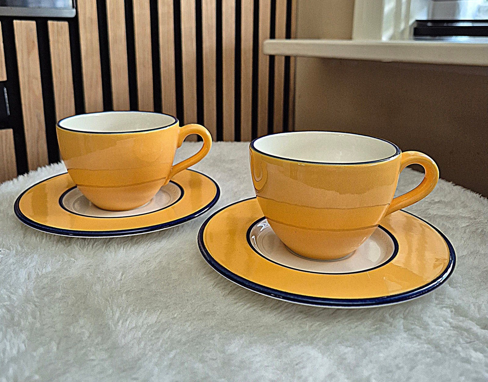 2 Vintage Pagnossin Treviso Spa kop en schotels / Okergeel, Ophalen of Verzenden, Zo goed als nieuw, Vintage, Kop(pen) en/of Schotel(s)