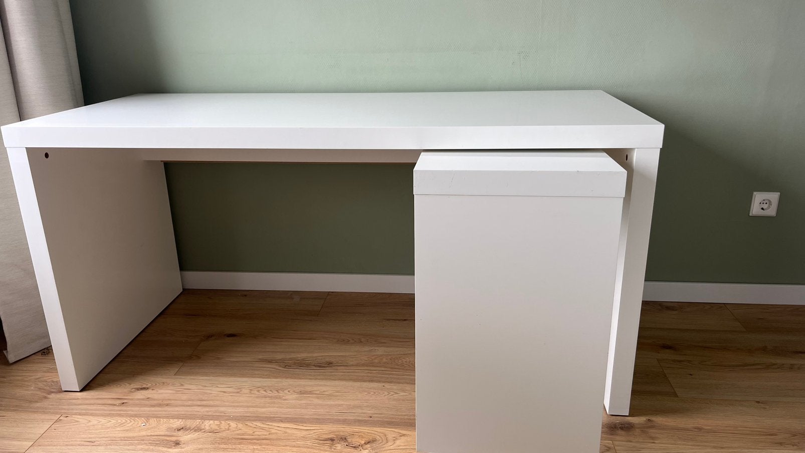MALM Bureau met uittrekbaar blad, wit, 151x65 cm, Huis en Inrichting, Ophalen, Gebruikt, Schoolbureau, IKEA