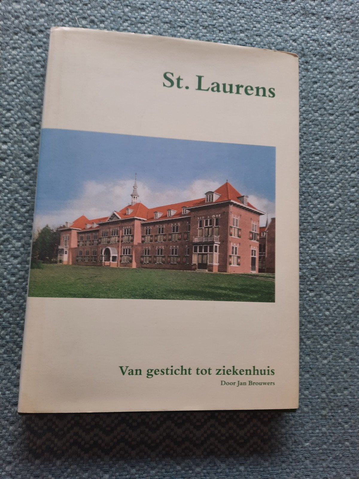 St. Laurens: Van gesticht tot ziekenhuis - Jan Brouwers, Boeken, Ophalen of Verzenden, Zo goed als nieuw