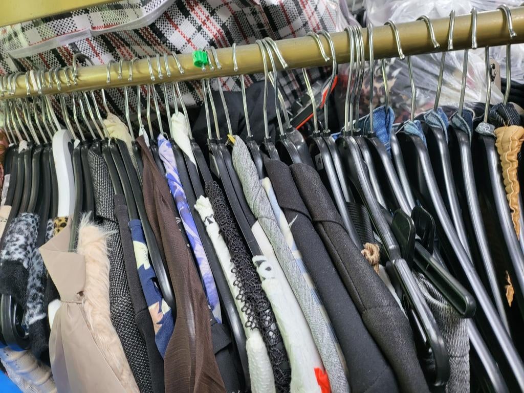 Partij kleding 100 stuks €200,- mix dames heren en kids merk, Ophalen of Verzenden