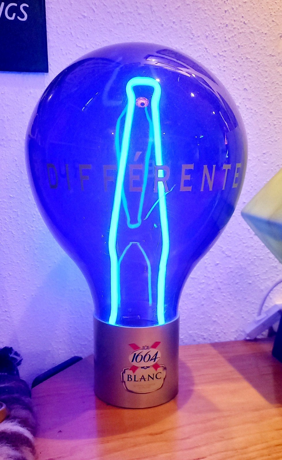 Unieke, neon lichtreclame Différente Kronenbourg 1664 bier, Verzamelen, Ophalen, Zo goed als nieuw, Overige typen, Overige merken
