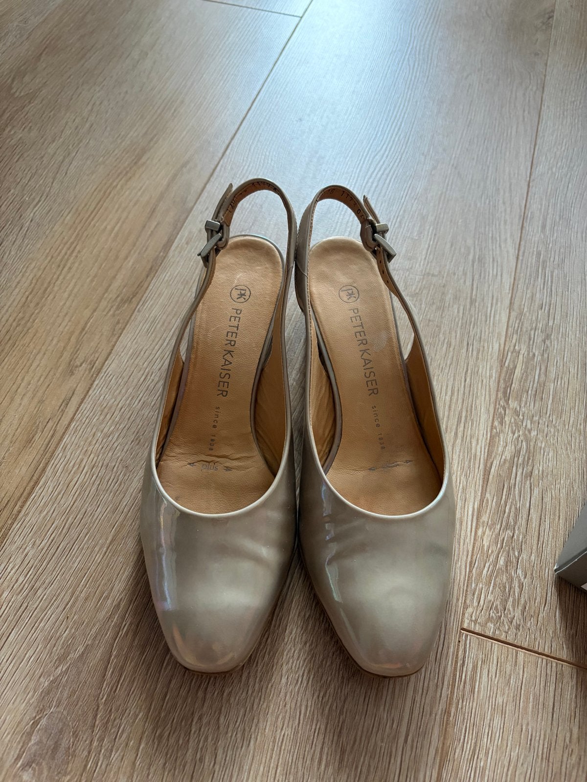 Peter Kaiser Slingback Pumps - Beige Lakleer, Kleding | Dames, Pumps, Beige, Ophalen of Verzenden, Gedragen
