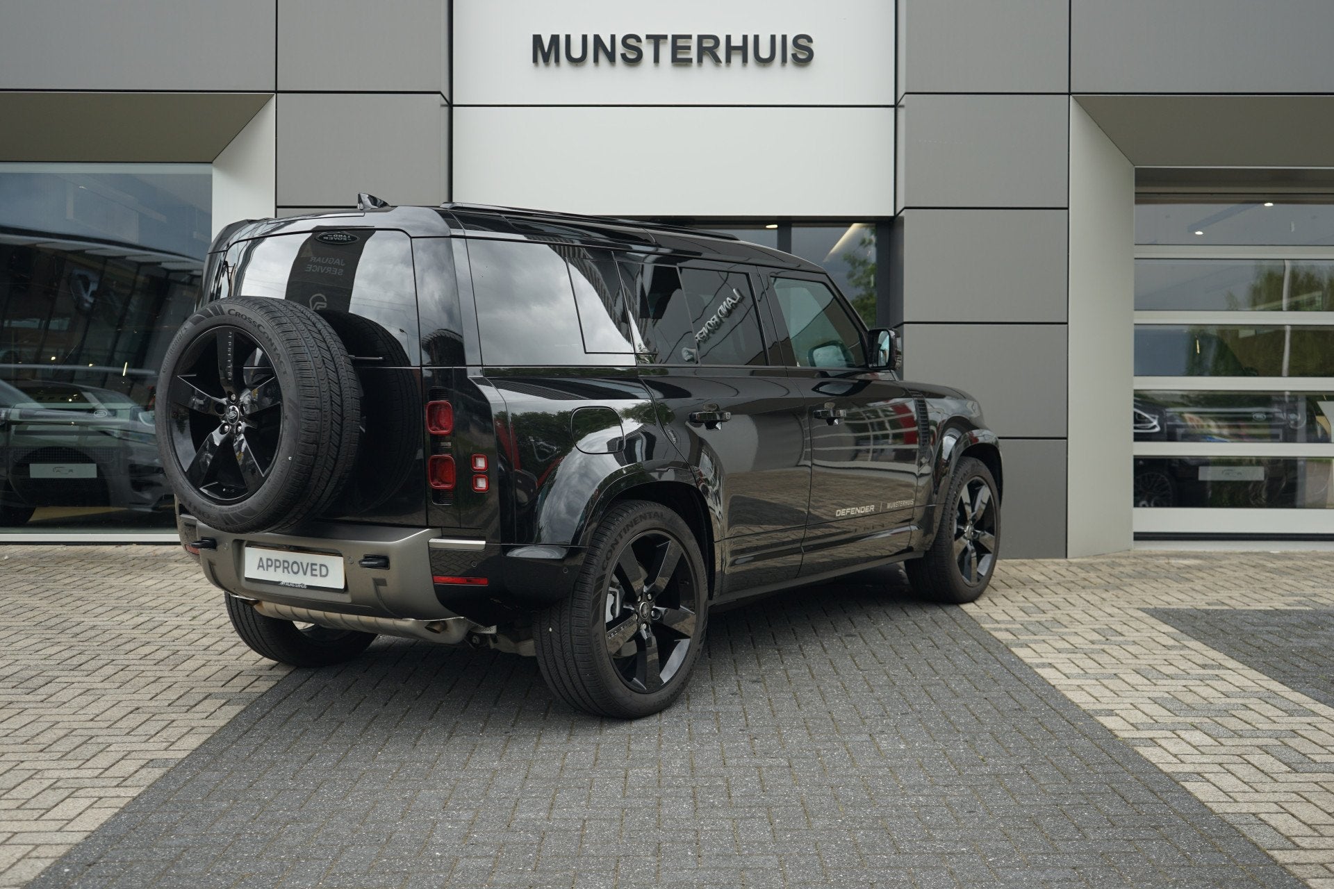 Land Rover Defender 110 P300e 110 X-Dynamic SE | Schuif/Kant, Automaat, Gebruikt, 38 km/l, 3000 kg