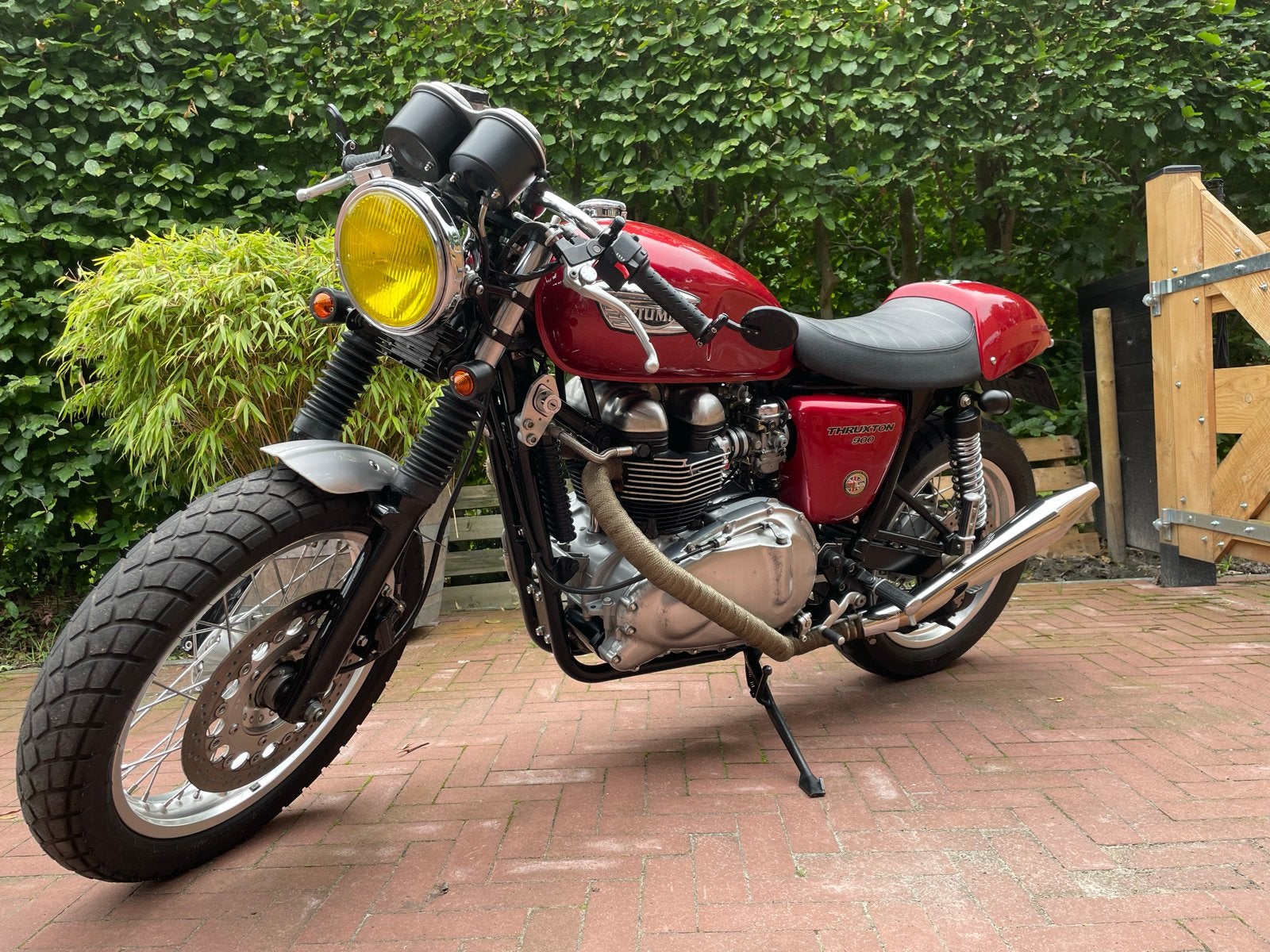 Triumph Thruxton 900 - Klassieke Cafe Racer, Motoren, 2 cilinders, Sportuitlaat, Gebruikt, Particulier