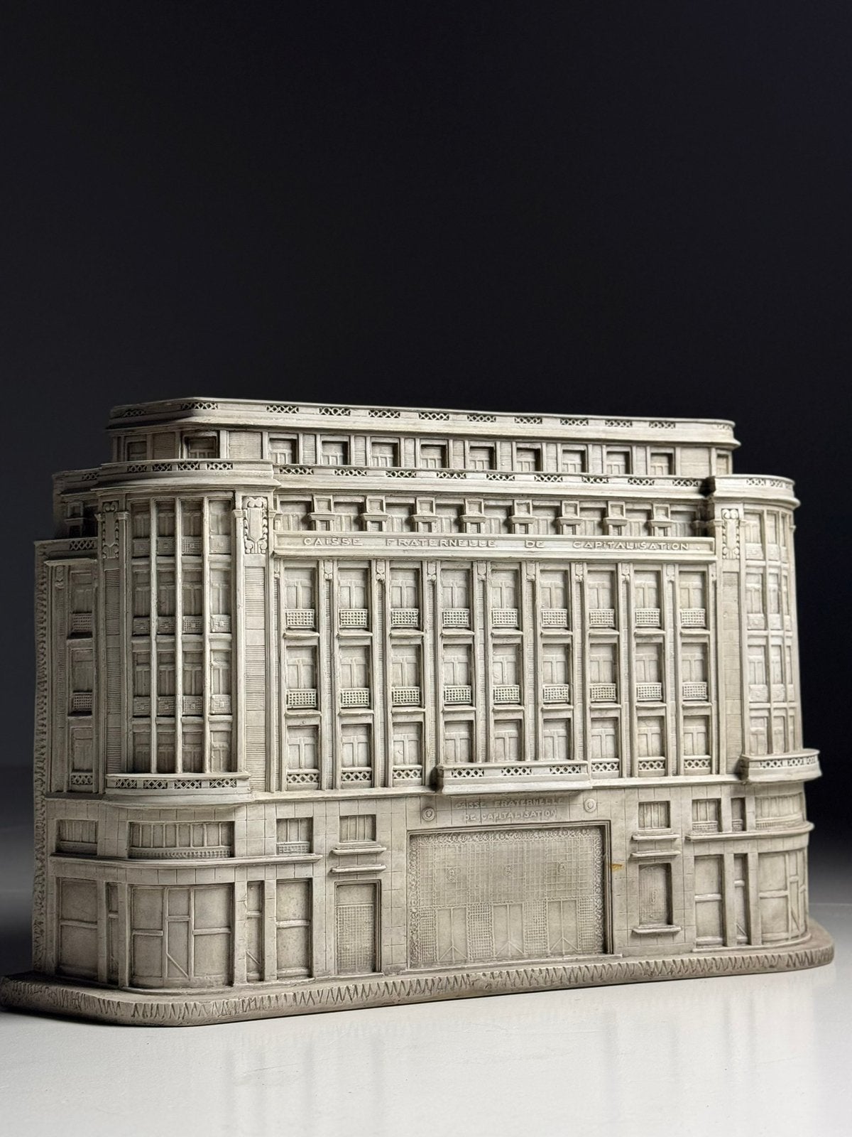 Schaalmodel Caisse Fraternelle de capitalisation, Ophalen