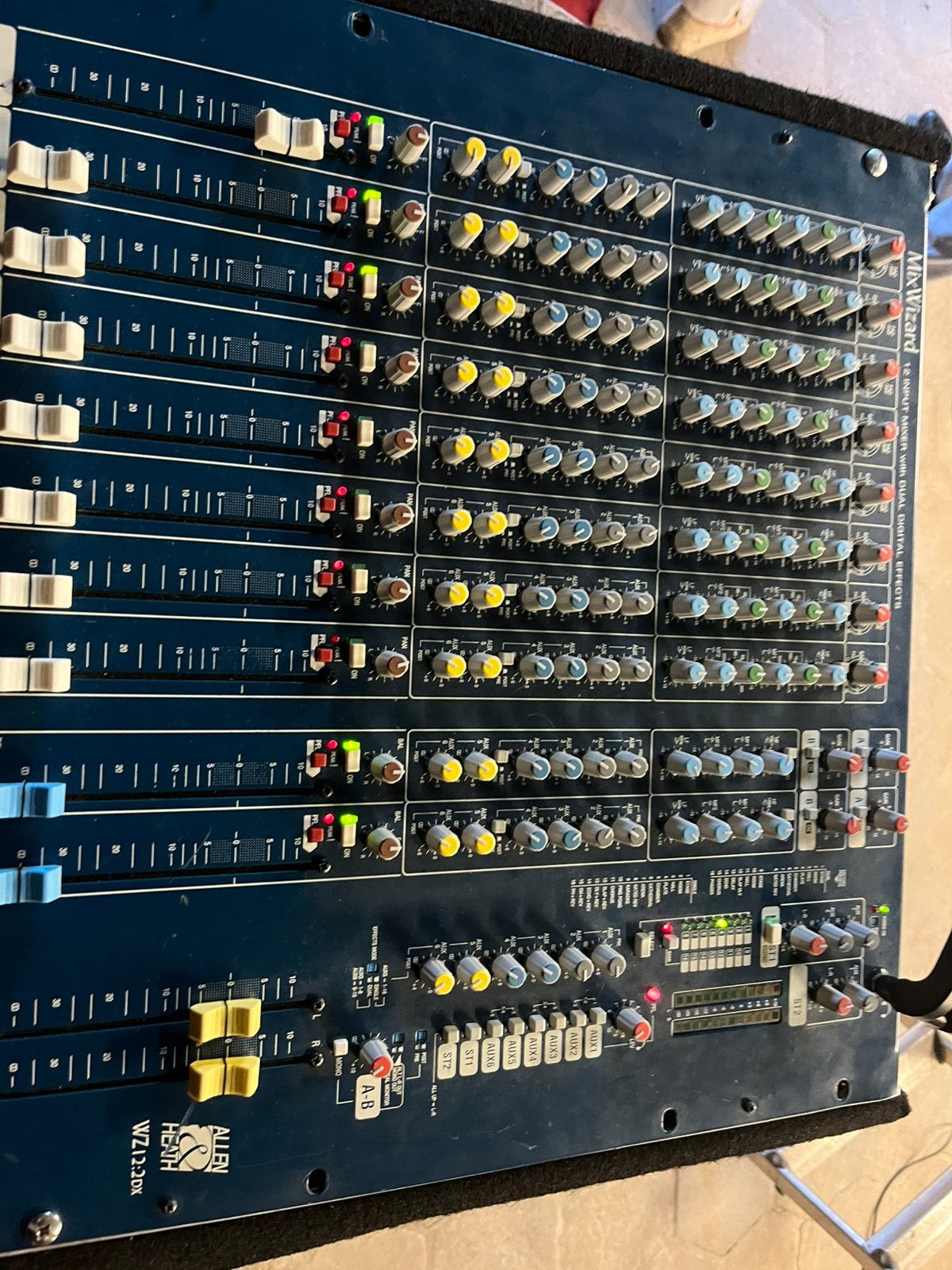 Mengpaneel als werkt weg is weg, Muziek en Instrumenten, Mengpanelen, Ophalen of Verzenden, Zo goed als nieuw