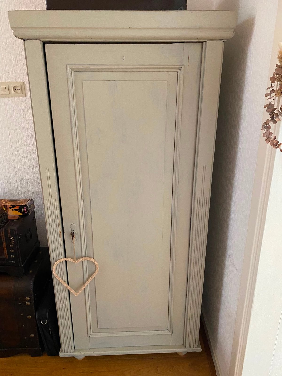 Antieke kast - 167 cm hoog, 73 cm breed, Antiek en Kunst, Antiek | Meubels | Kasten, Ophalen