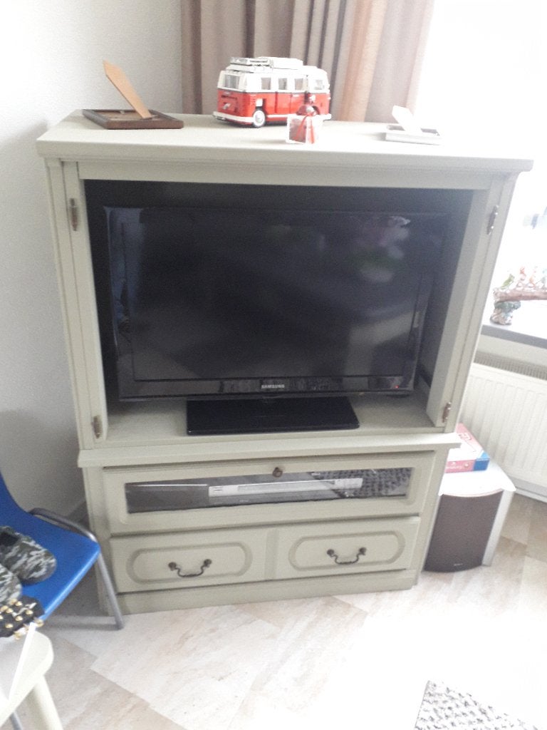 tv meubel met twee deurtjes, Ophalen, Gebruikt, 100 tot 150 cm, Overige houtsoorten