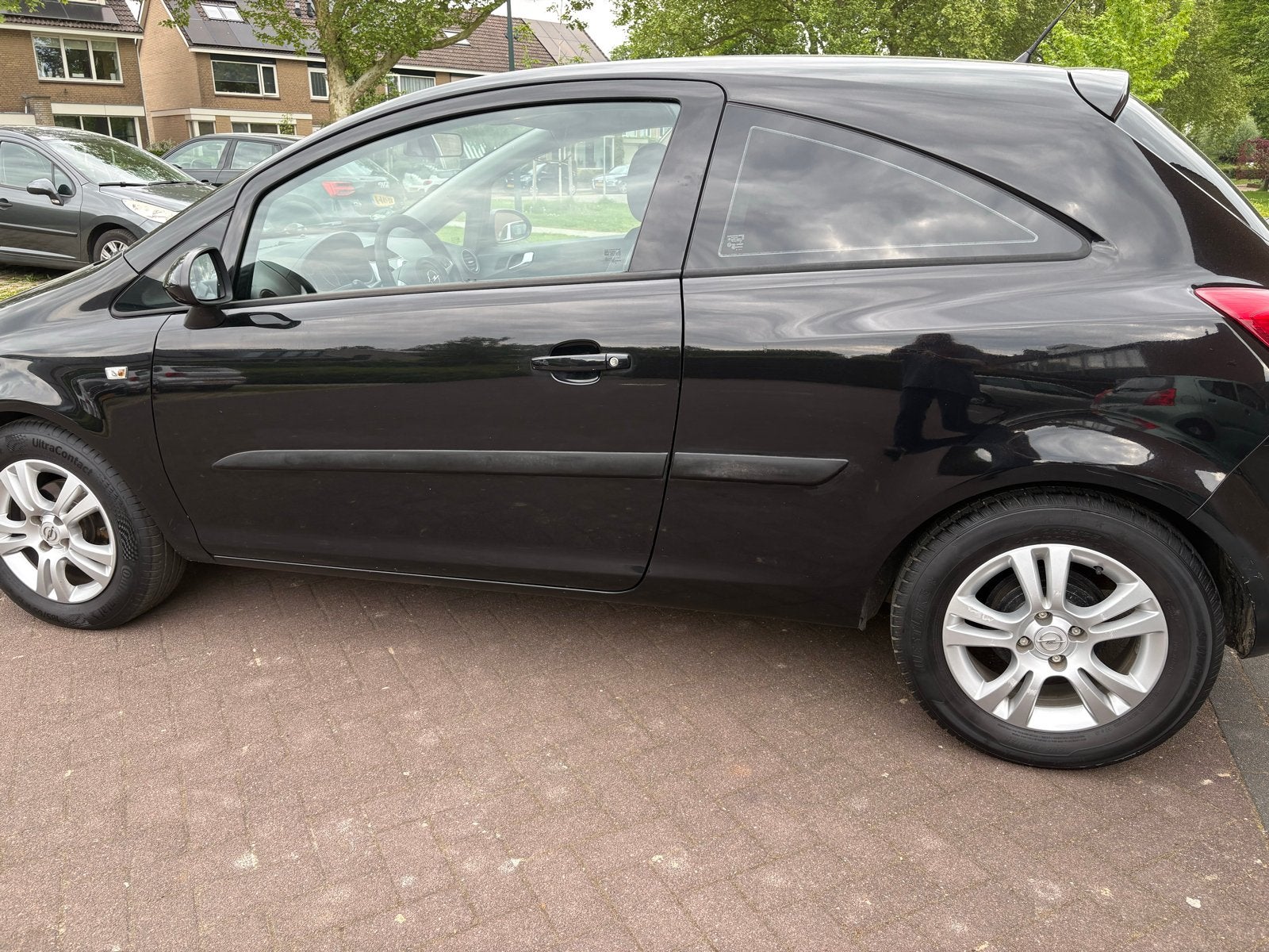 Opel Corsa 1.2 16V 3D WR 2010 Zwart, Auto's, Opel, Voorwielaandrijving, 450 kg, 40 €/maand, 1229 cc