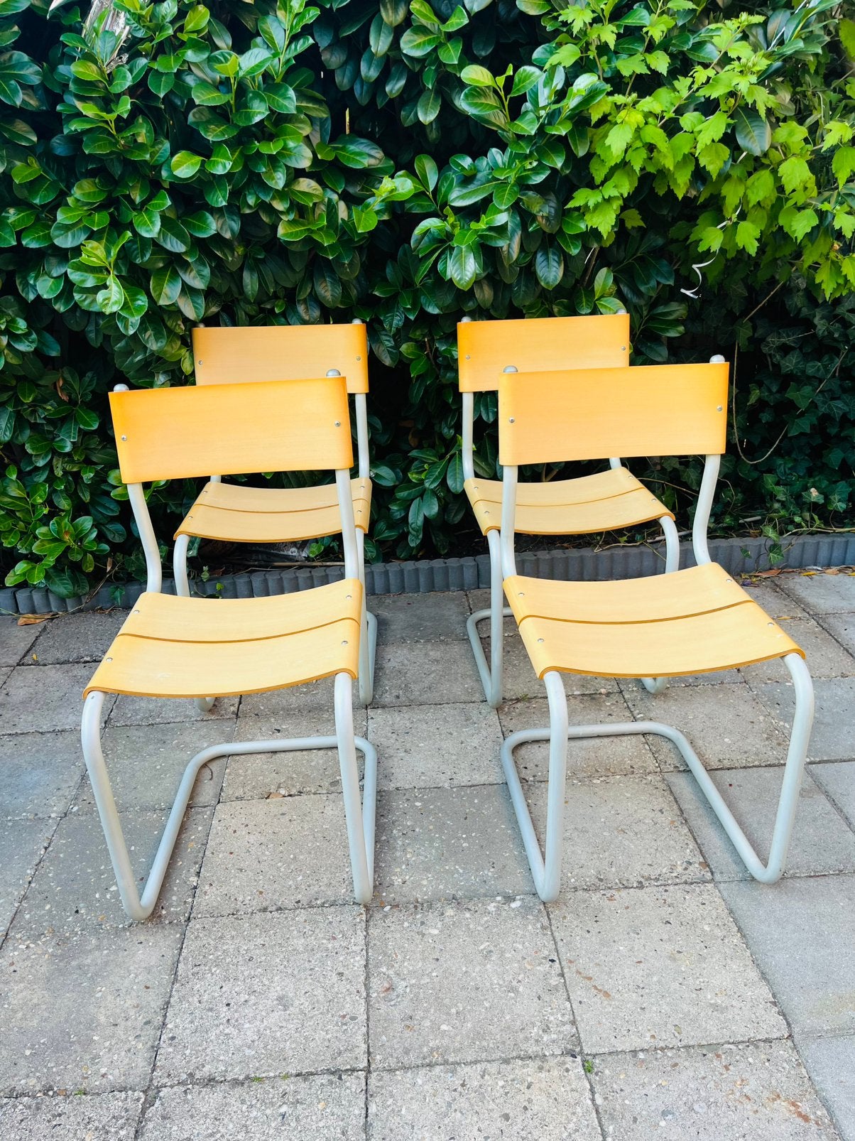 Set van vier vintage buisframe-sledestoelen, Huis en Inrichting, Ophalen of Verzenden, Zo goed als nieuw, Vier