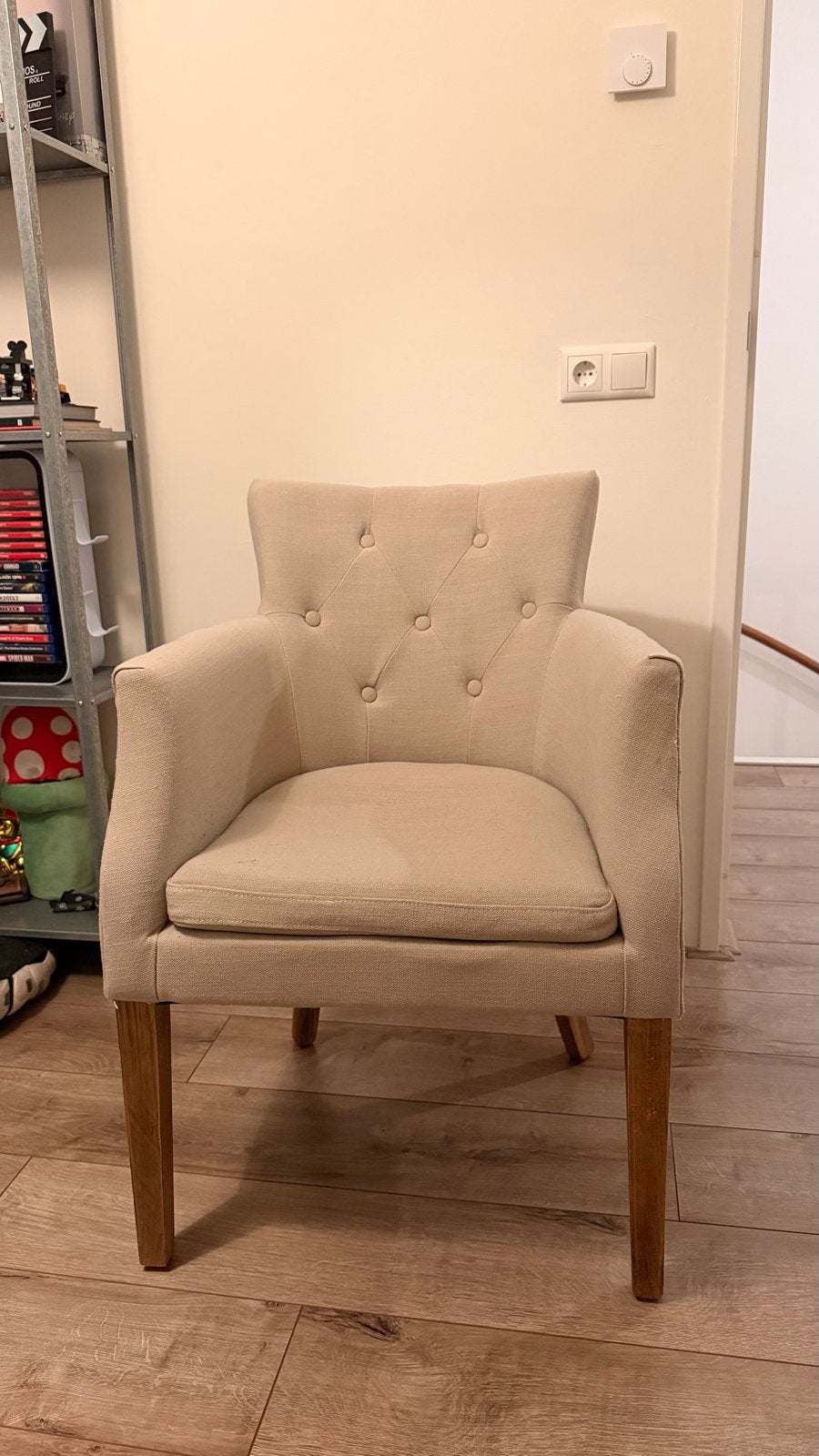 Comfortabele beige fauteuil met knoopdetails, Ophalen, Gebruikt, Overige kleuren, Eén