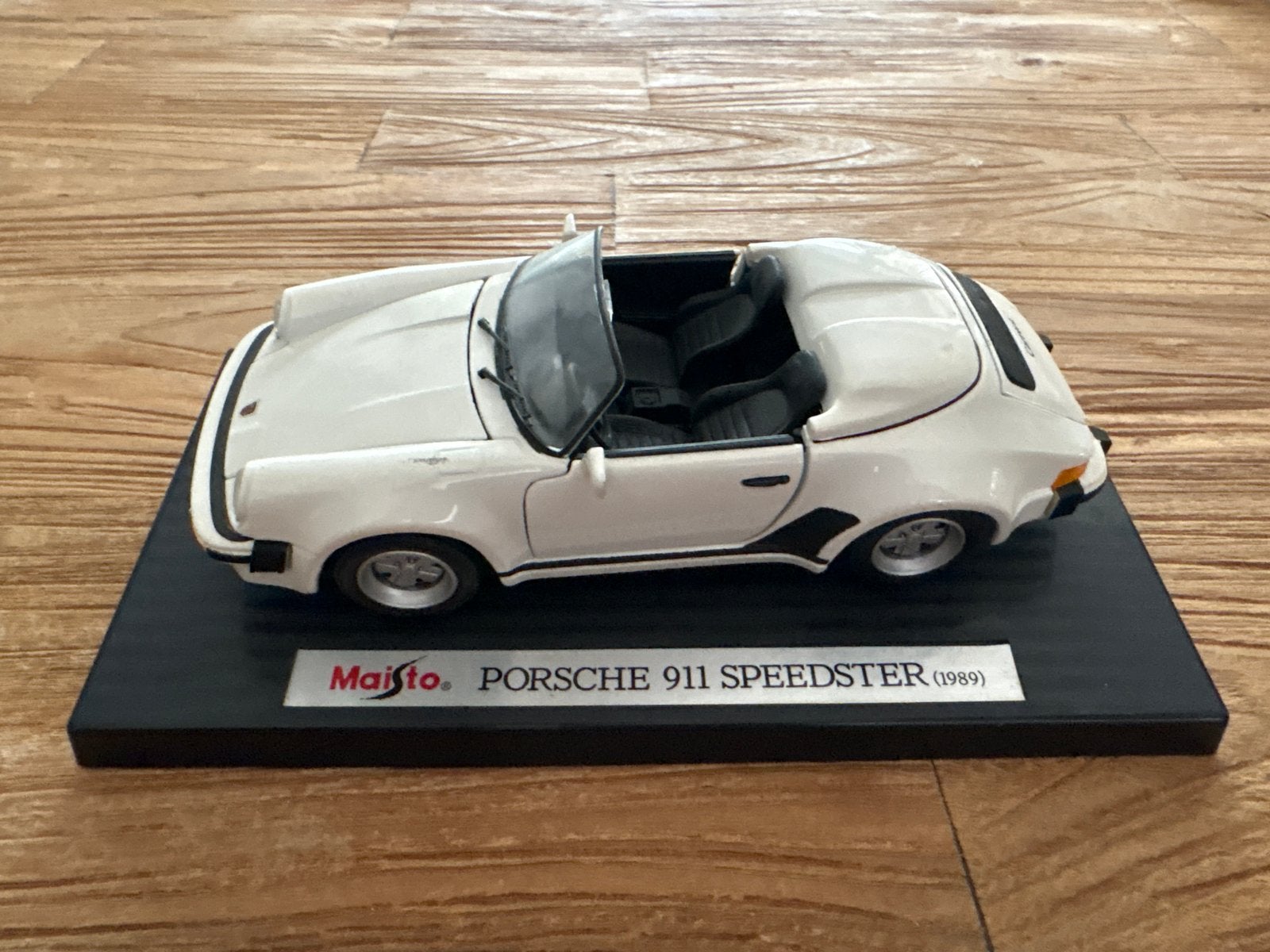 Maisto Porsche 911 Speedster (1989) schaalmodel, Ophalen of Verzenden, Zo goed als nieuw, Auto, Maisto