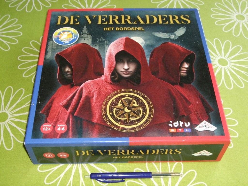 Verzegeld: De verraders - het bordspel, Hobby en Vrije tijd, Vijf spelers of meer, Ophalen of Verzenden, Zo goed als nieuw