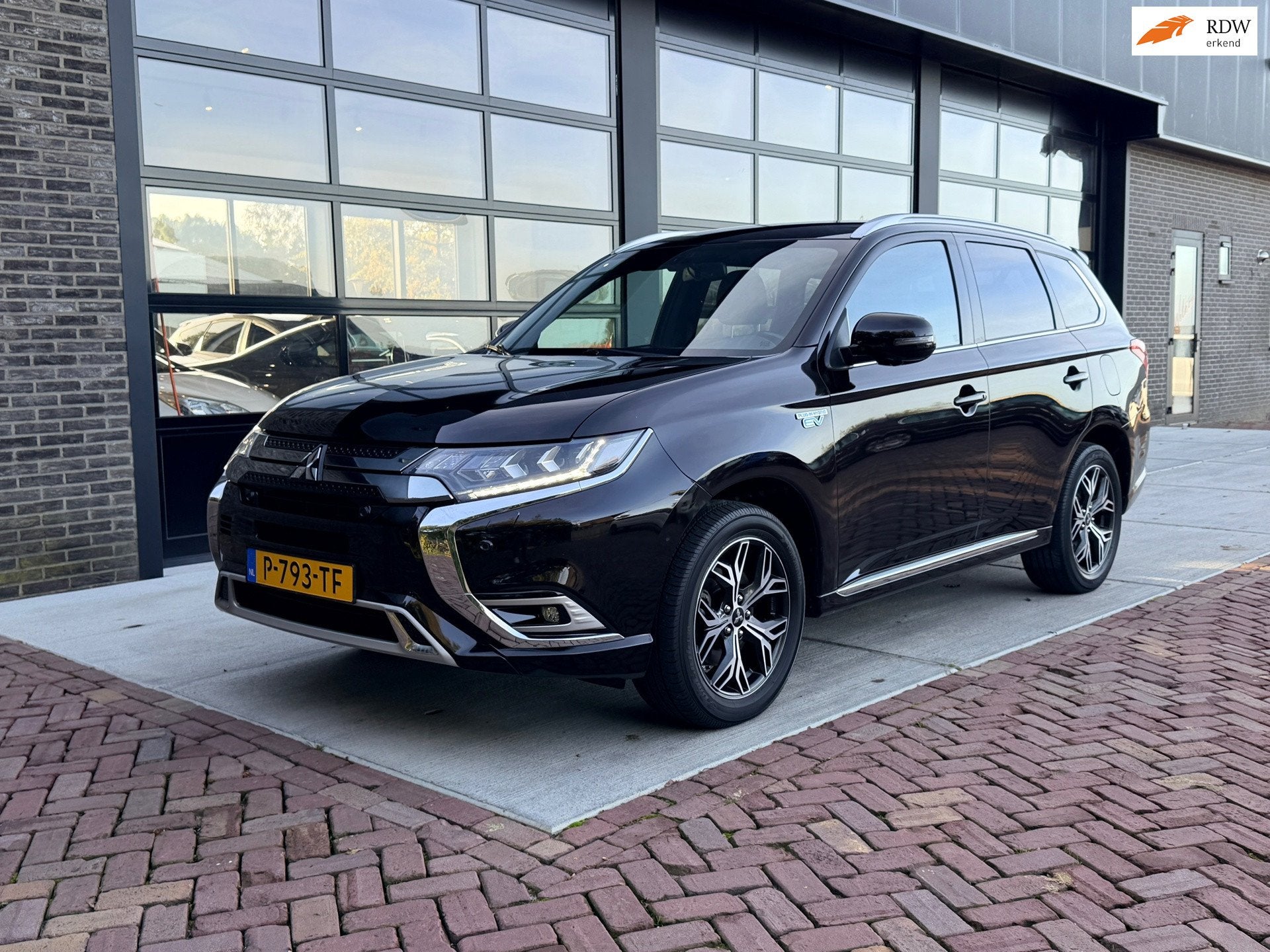 Mitsubishi Outlander 2.4 PHEV S-Edition | Diamond leer | Cam, Auto's, Automaat, 135 pk, 4 cilinders, Bedrijf