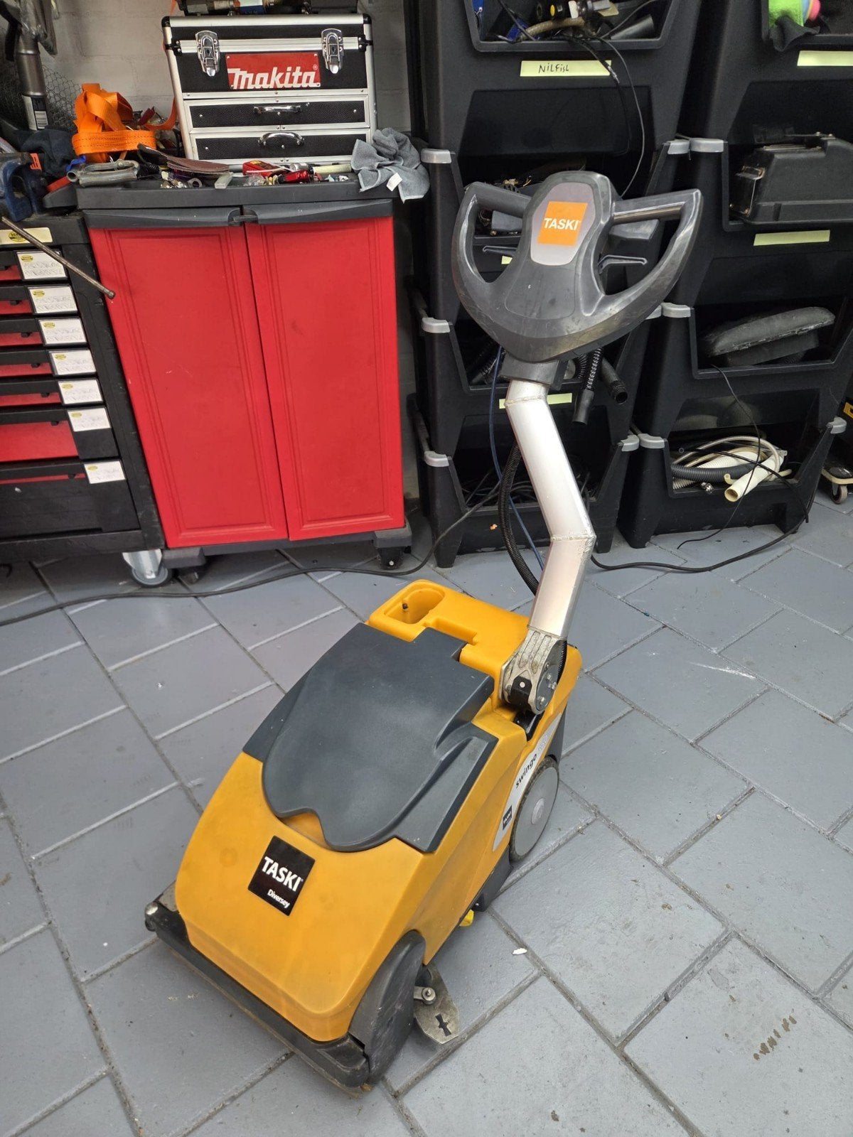 Taski Swingo 350 Schrobzuigmachine - Compact & Krachtig, Ophalen, Zo goed als nieuw, Schrobmachine