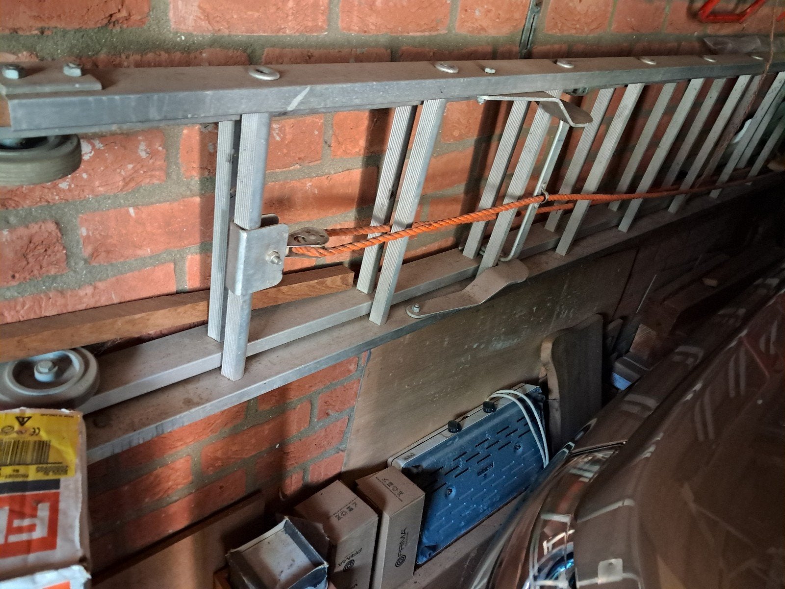 ladder te koop 2x16 treden met wietjes en optrektouw, Ophalen, Zo goed als nieuw, Ladder, 4 meter of meer