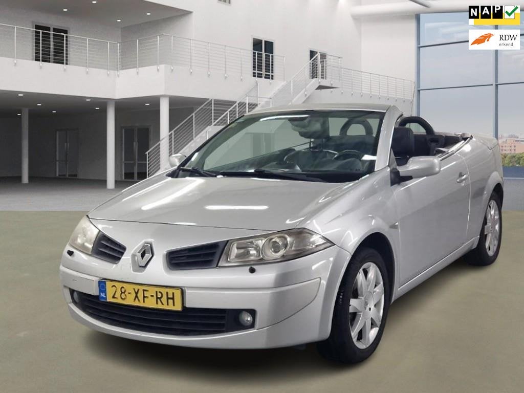Renault Mégane Coupé-Cabriolet 2.0-16V Tech Line, Voorwielaandrijving, 1998 cc, 135 pk, Gebruikt